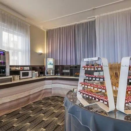 Cerise - Le Grand De La Отель Руайян