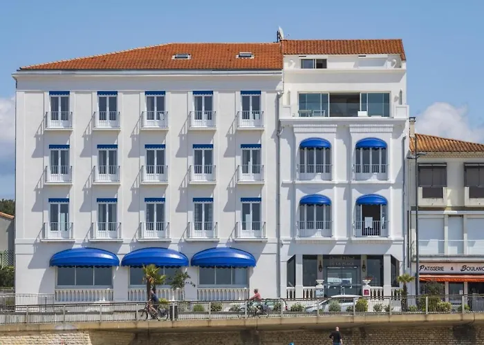 Cerise - Le Grand De La 3*