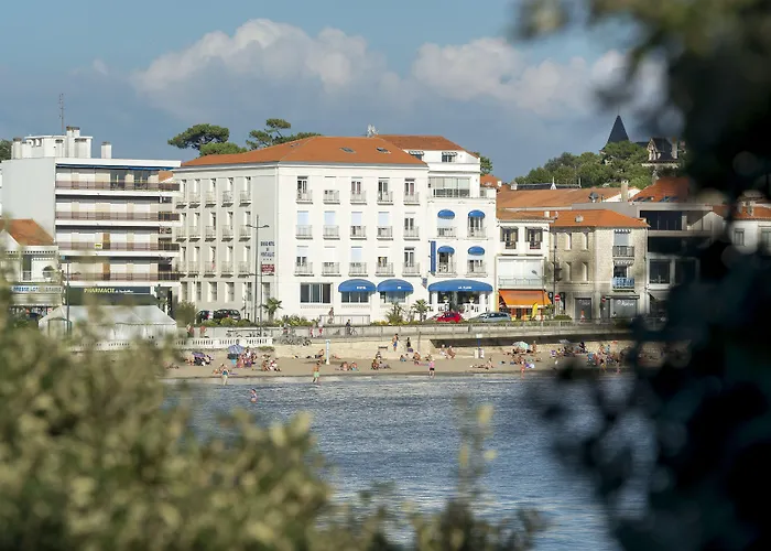 Cerise - Le Grand De La Hotel 3*