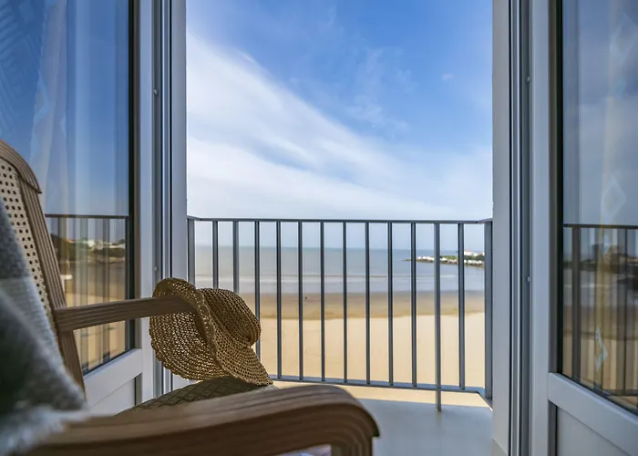 Cerise - Le Grand De La Hotel Royan